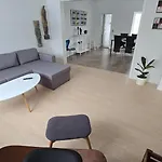 Hébergement de vacances Bright Townhouse With Garden & Terrace Esbjerg