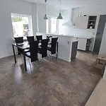 Bright Townhouse With Garden & Terrace Esbjerg