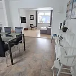 Bright Townhouse With Garden & Terrace *