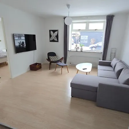 Bright Townhouse With Garden & Terrace Hébergement de vacances *