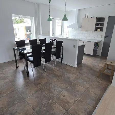 Bright Townhouse With Garden & Terrace Esbjerg