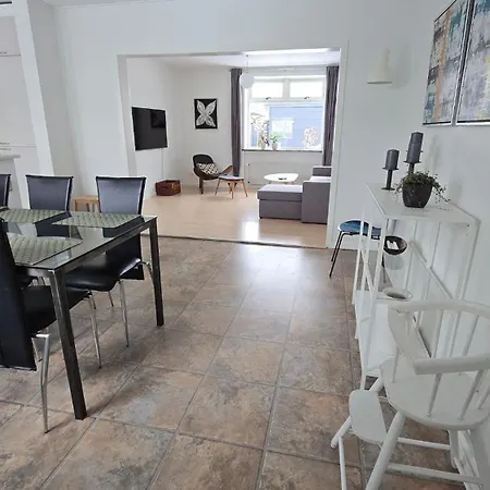 Bright Townhouse With Garden & Terrace *