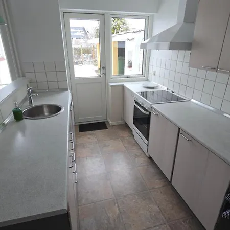 Hébergement de vacances Bright Townhouse With Garden & Terrace