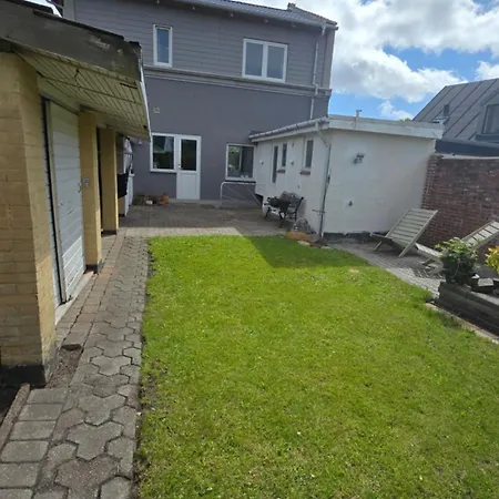 Feriehus Bright Townhouse With Garden & Terrace Esbjerg