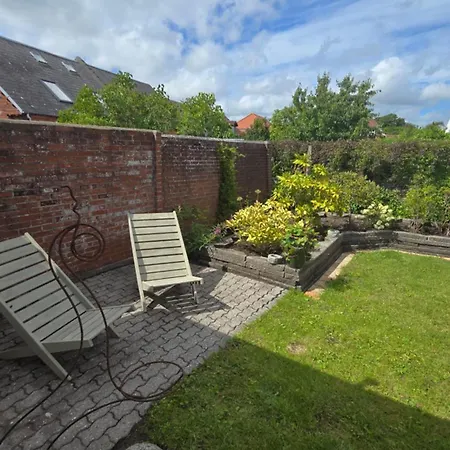 Bright Townhouse With Garden & Terrace Vakantiehuis *