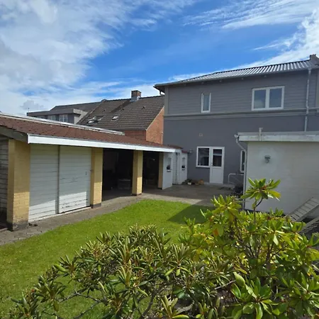 Bright Townhouse With Garden & Terrace Vakantiehuis *
